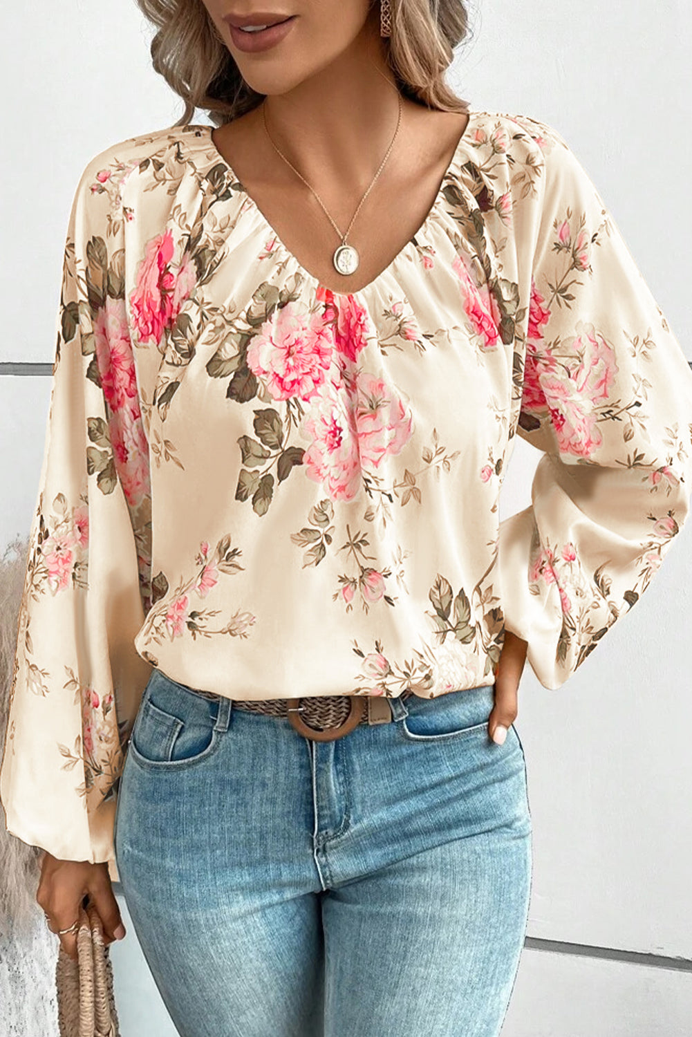 Blusa con cuello en v de manga en vhaladora de estampado floral beige