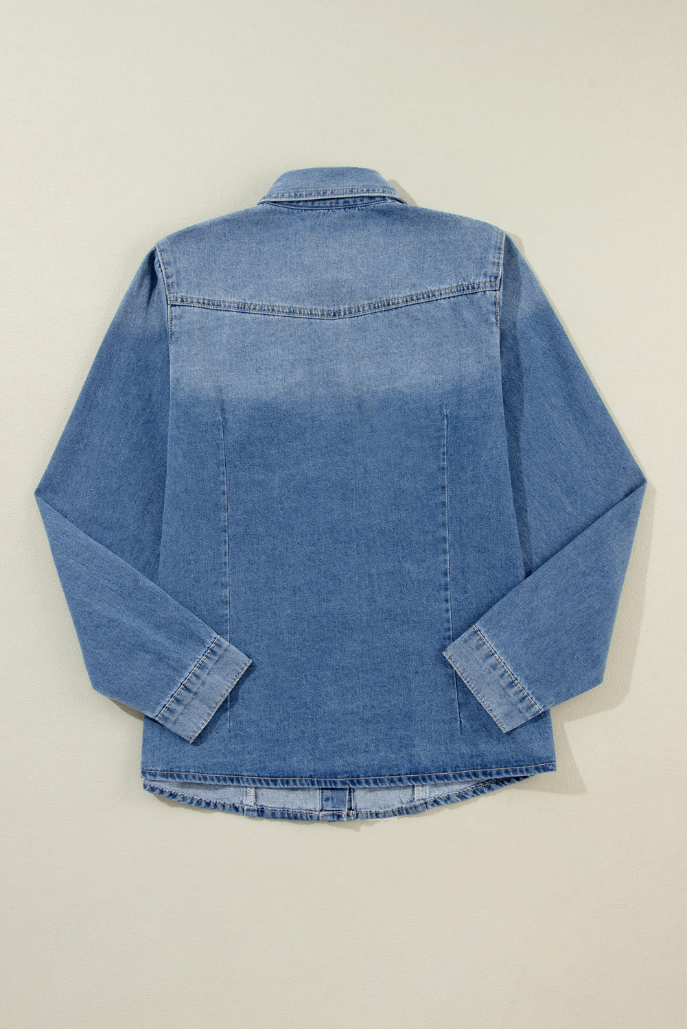 Chemise en jean slim boutonnée bleu crépuscule avec poches à rabat-A WOMAN WE LOVE