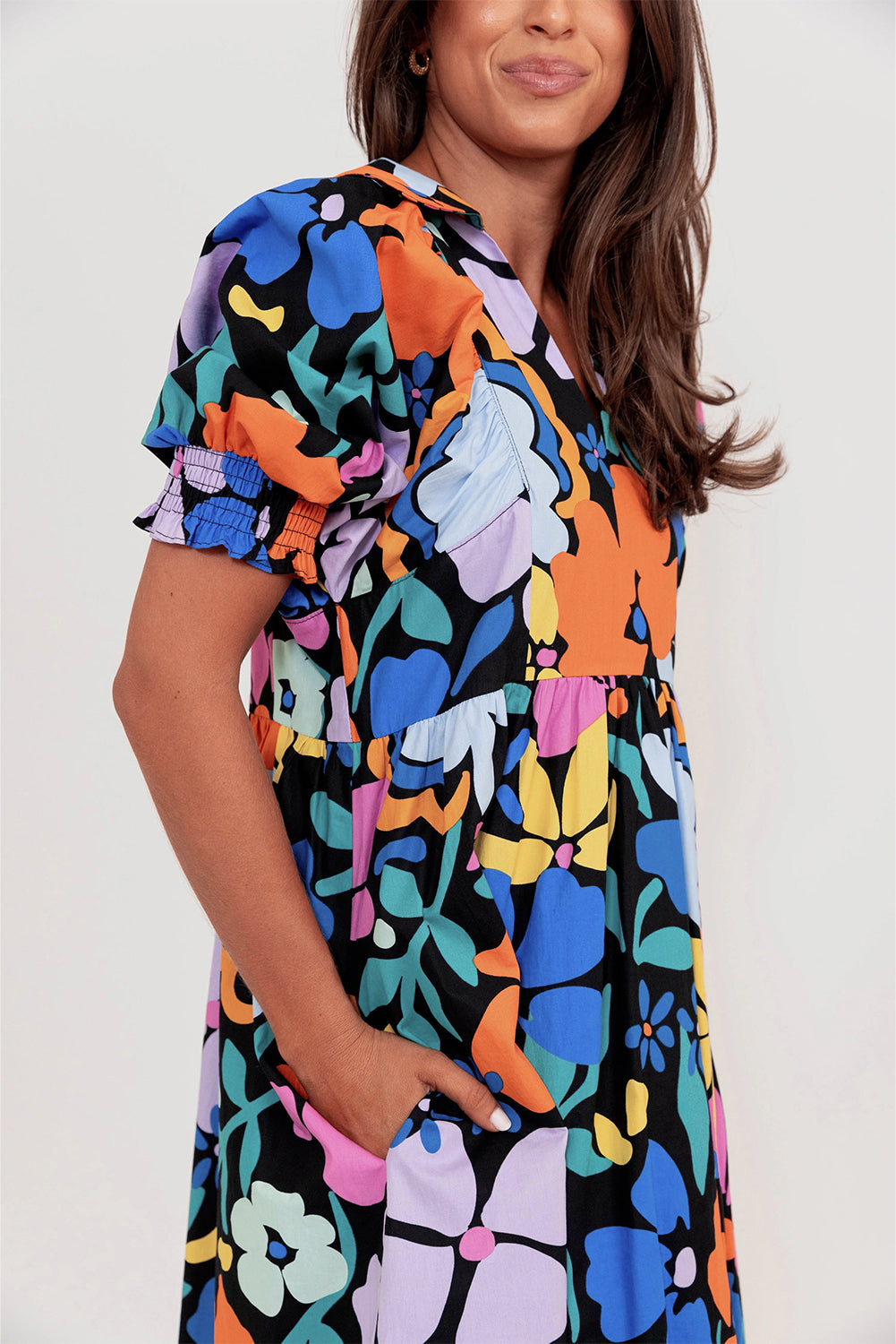 Robe évasée florale bleue à col fendu et à col fendu