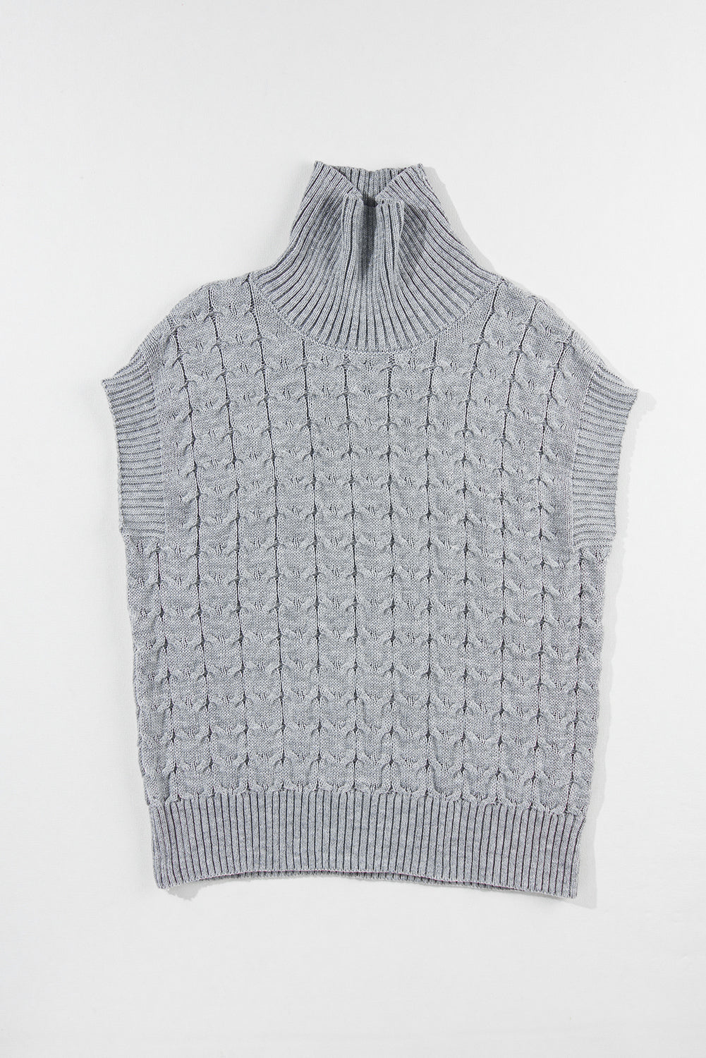 Mittelgrauer Kabel -Strick -Rollkragenpullover -Fledermauspullover