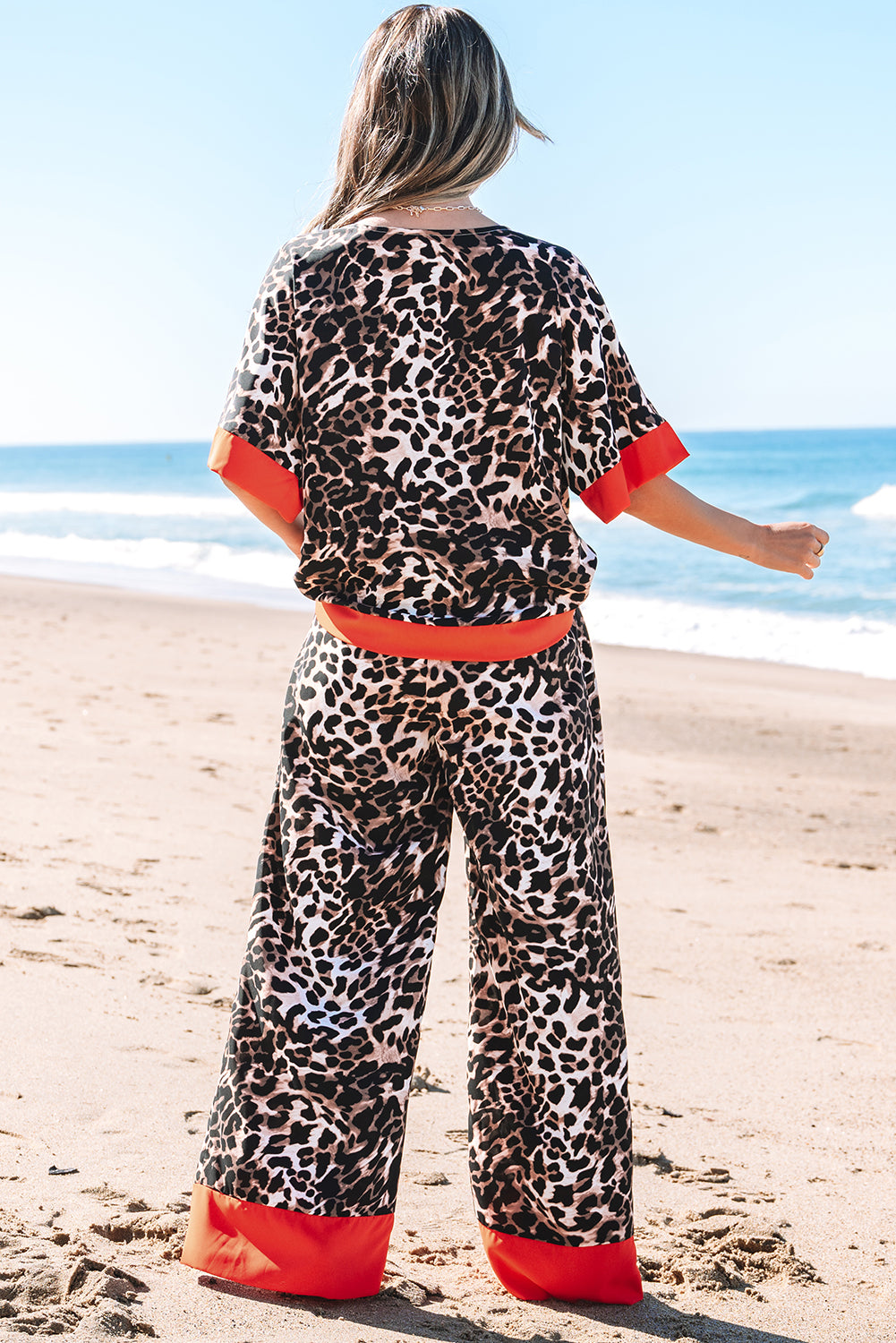 Set of loose cutting pants with contrasting brown color with animal print