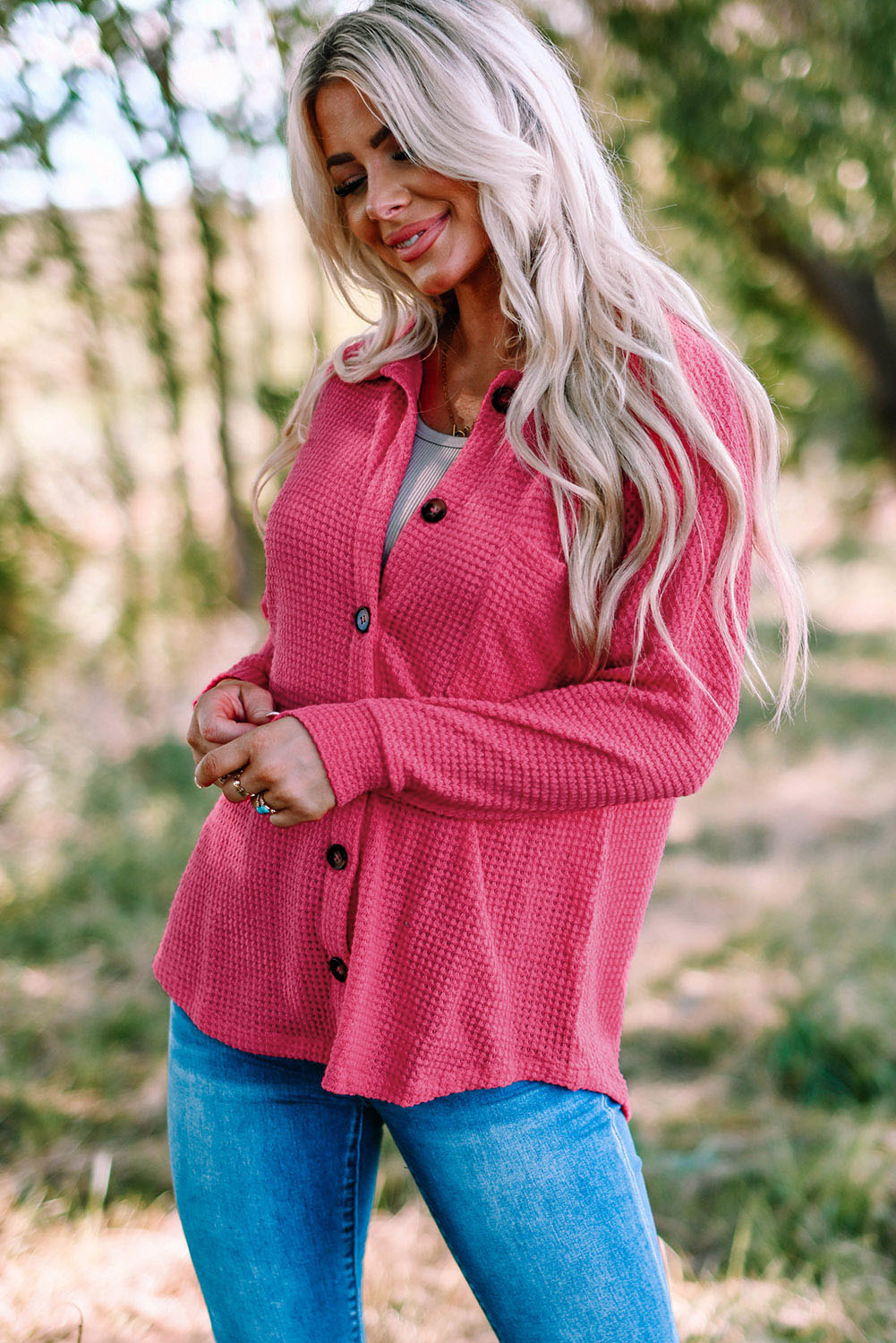 Chemise décontractée boutonnée en tricot gaufré rose