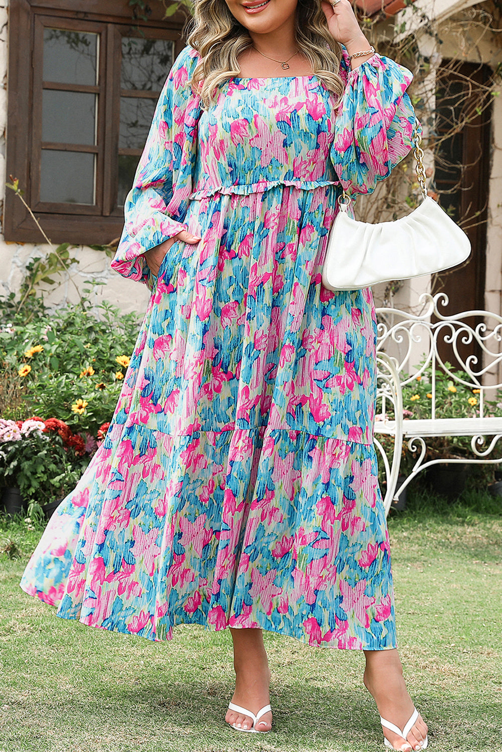 Robe longue à imprimé floral et col carré froncé de grande taille bleu ciel
