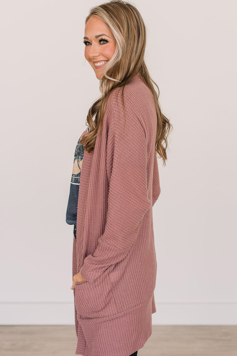 Cardigan en tricot gaufré de couleur unie rouge minéral avec poche-A WOMAN WE LOVE