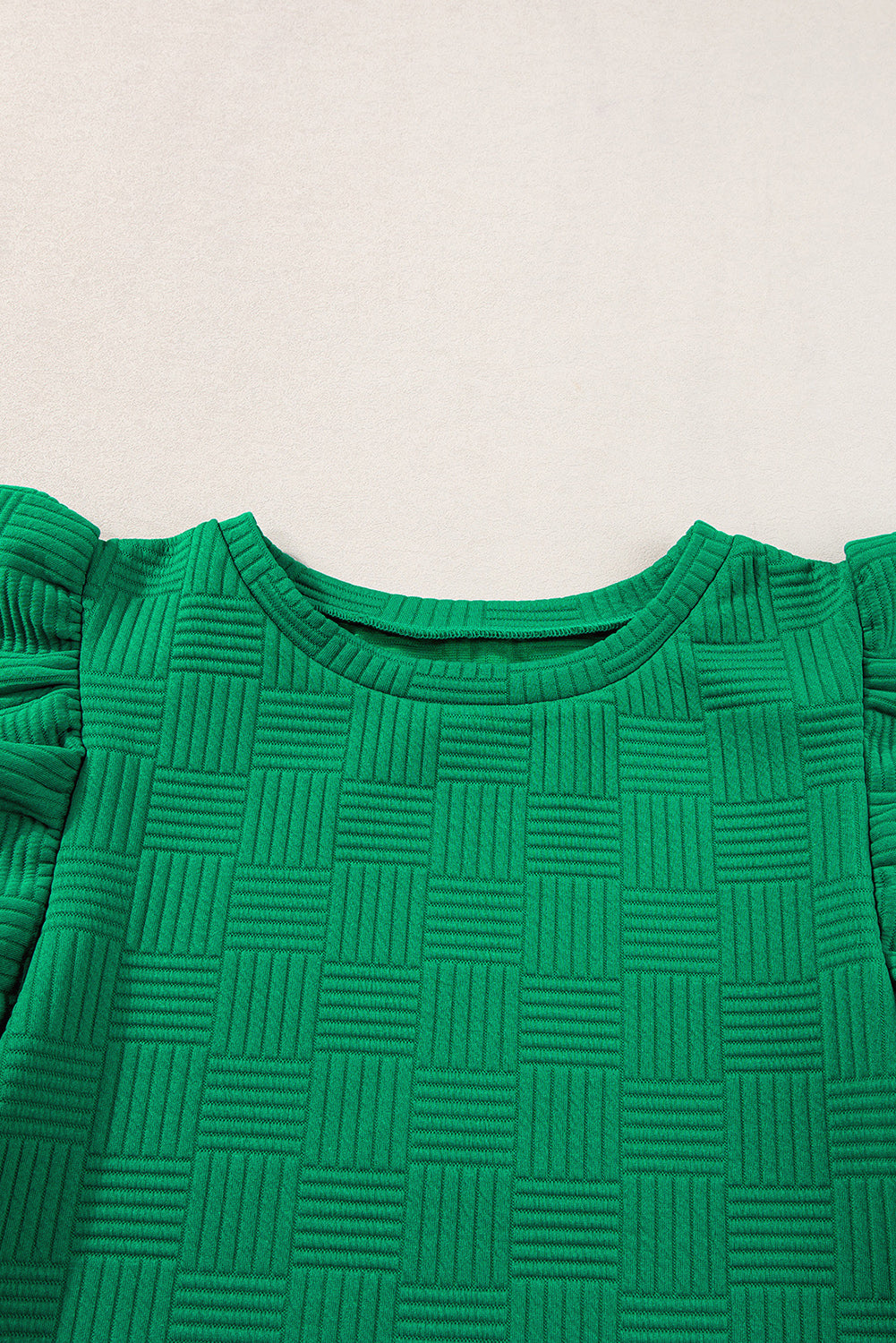 Ensemble t-shirt à manches volantées texturé vert vif et short à cordon de serrage-A WOMAN WE LOVE