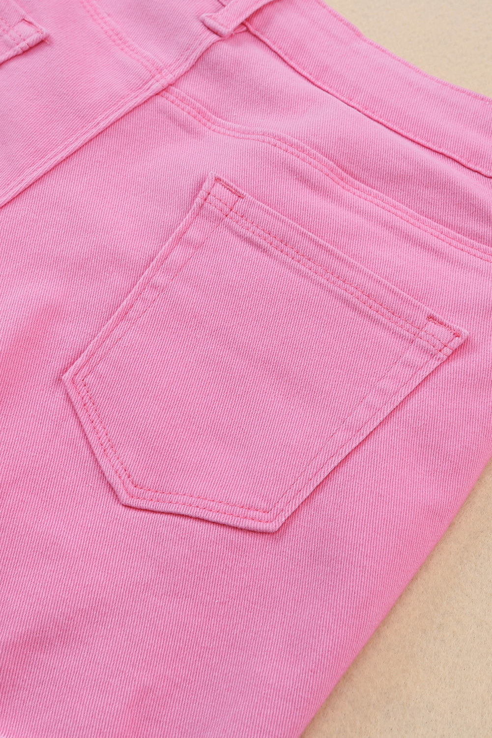 Short en denim vieilli de couleur unie rose