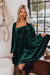 Robe nuisette en velours verte à col carré et nouée au dos