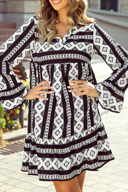 Mini-robe évasée à manches longues et imprimé géométrique Boho noir