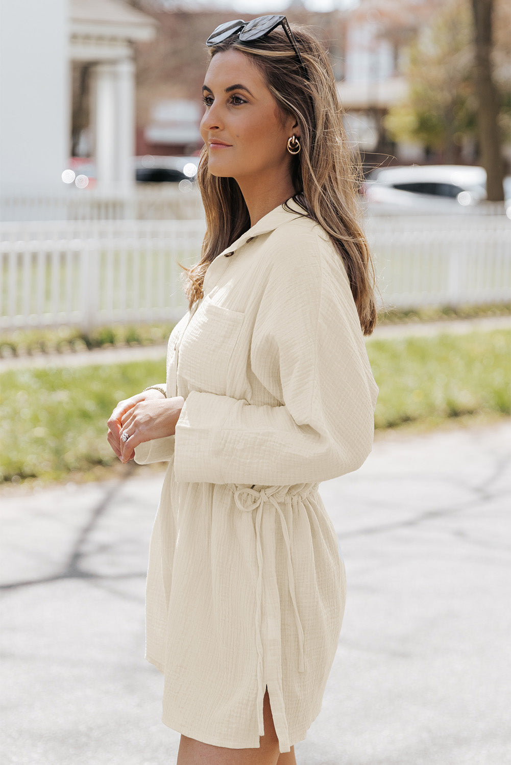 Vestido de cintura con cordón de botón beige