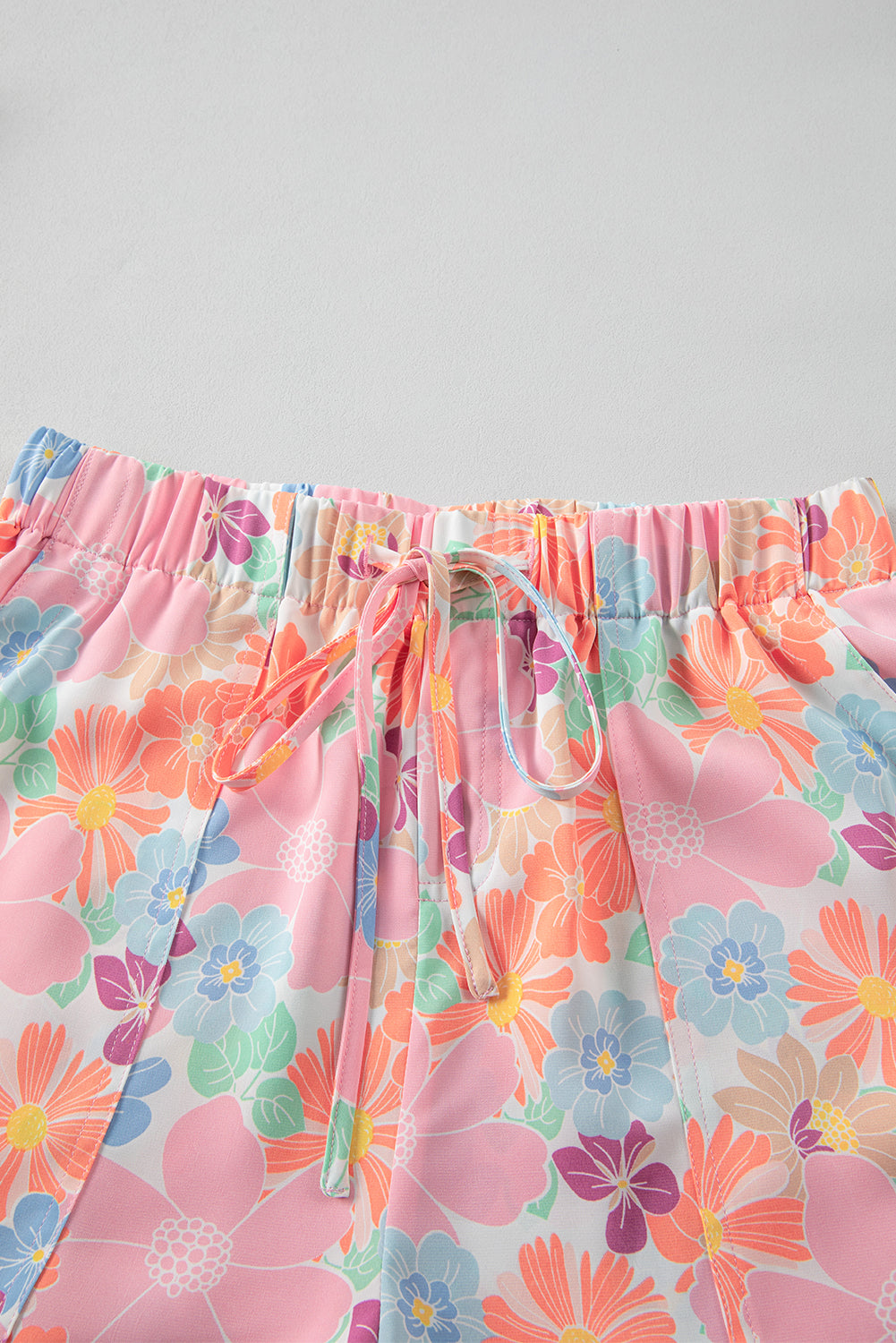 Casual Drawstring Shorts with Side Pockets in Pink Floral Print