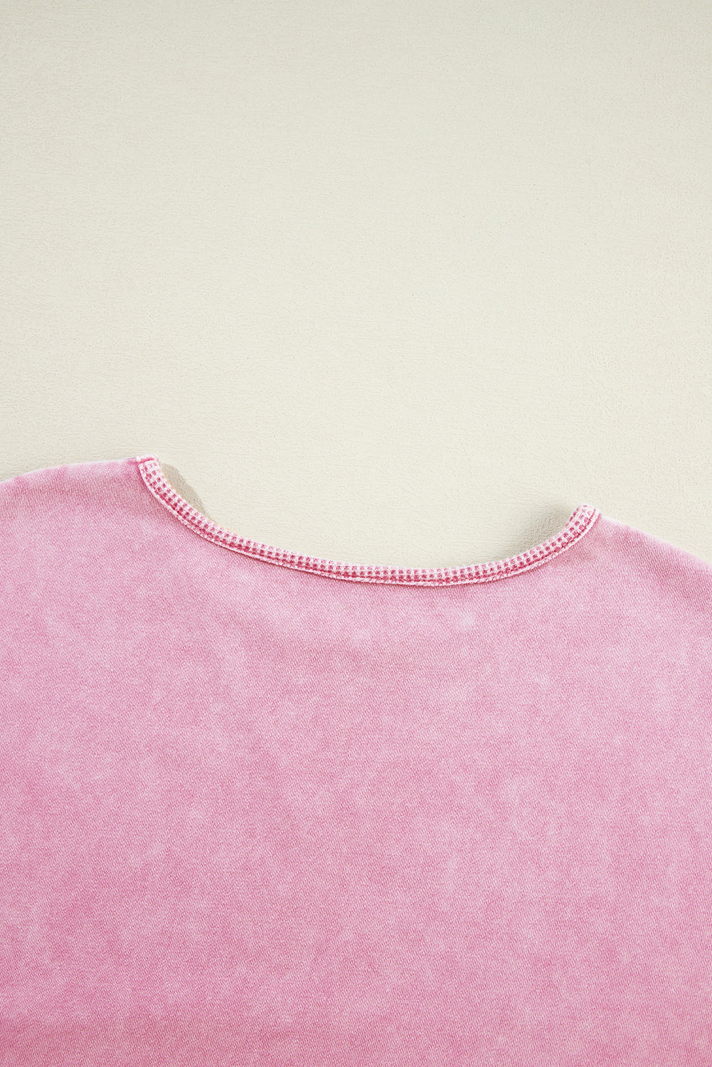 Sweat-shirt à épaules tombantes et lavage minéral rose fraise