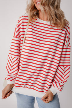 Ample round -neck sweatshirt and drooping shoulders *