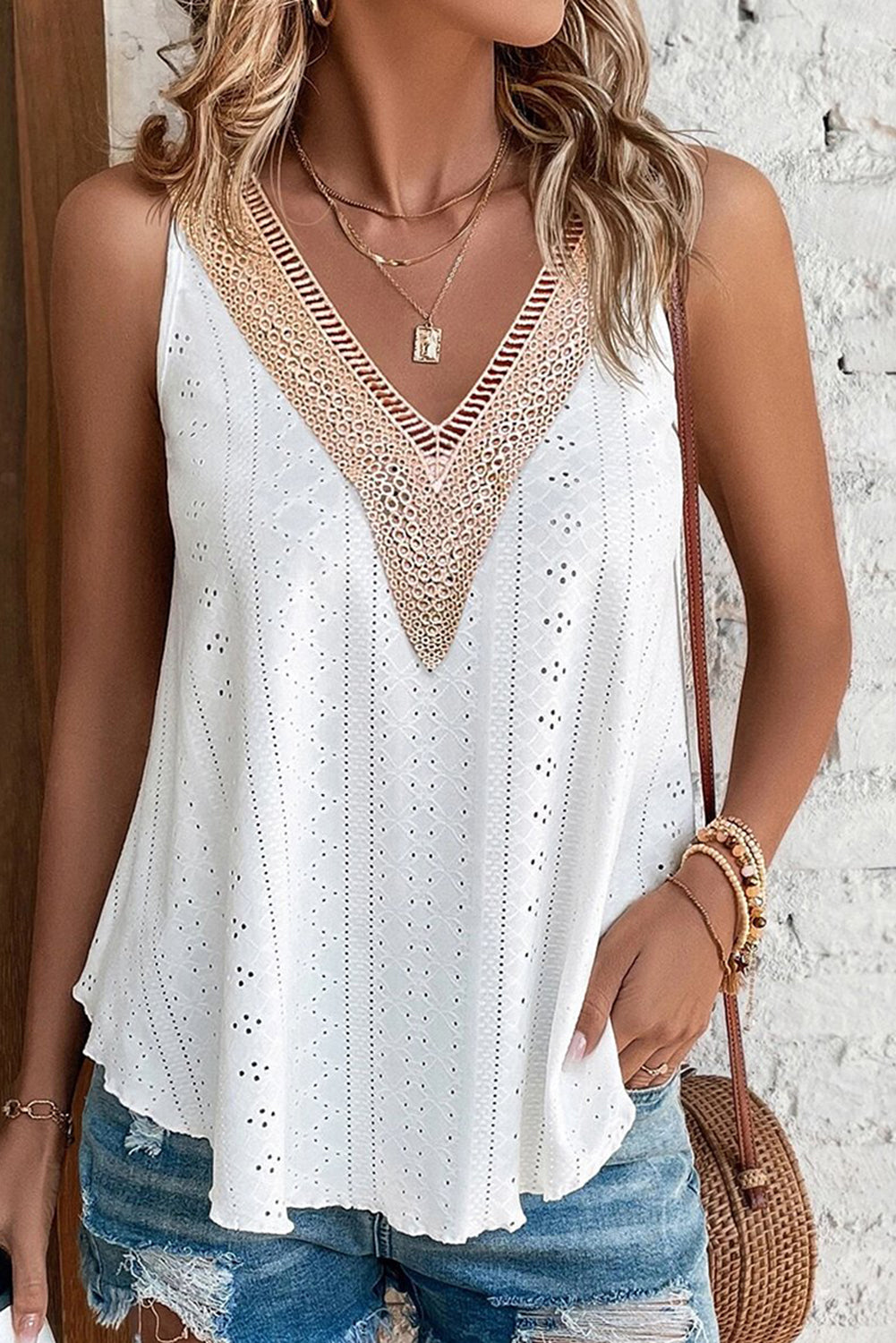 Débardeur ample en dentelle blanche avec épissure au crochet et col en V-A WOMAN WE LOVE