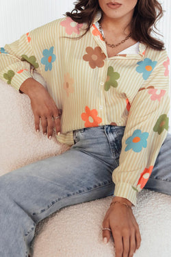 Loose -collar buttoned shirt and apricot floral print