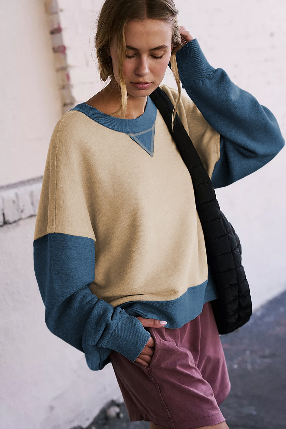 Parchment Color Block - Sweat-shirt à épaules tombantes et manches avec trou pour le pouce