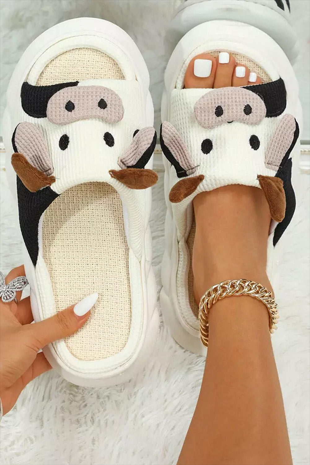 Patrón de vaca linda blanca zapatillas de punta abierta