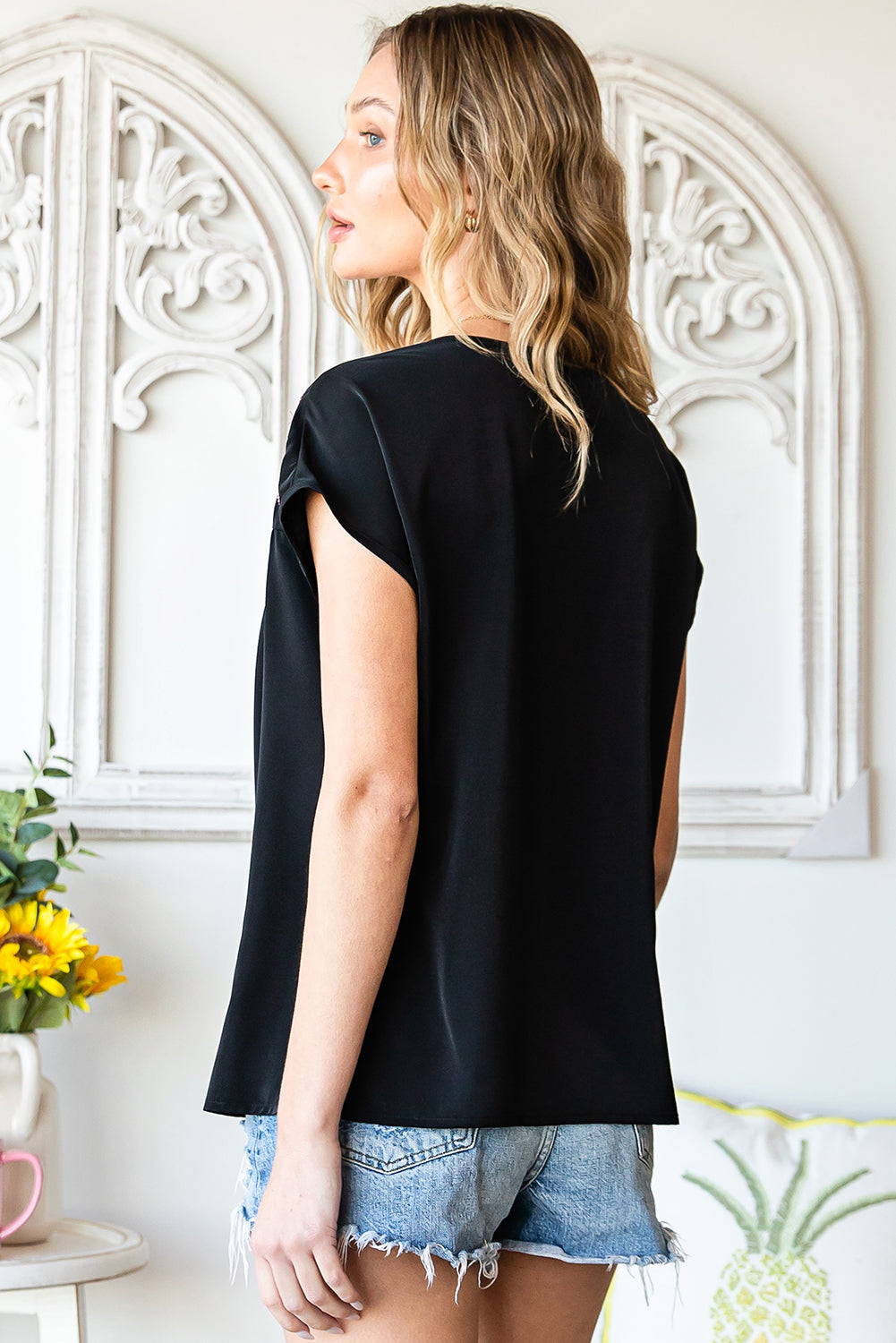 Blouse à manches courtes brodées géométriques noires