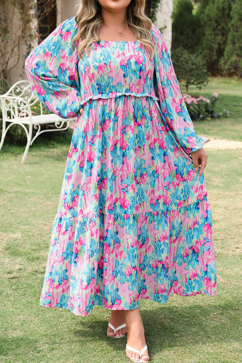 Robe longue à imprimé floral et col carré froncé de grande taille bleu ciel