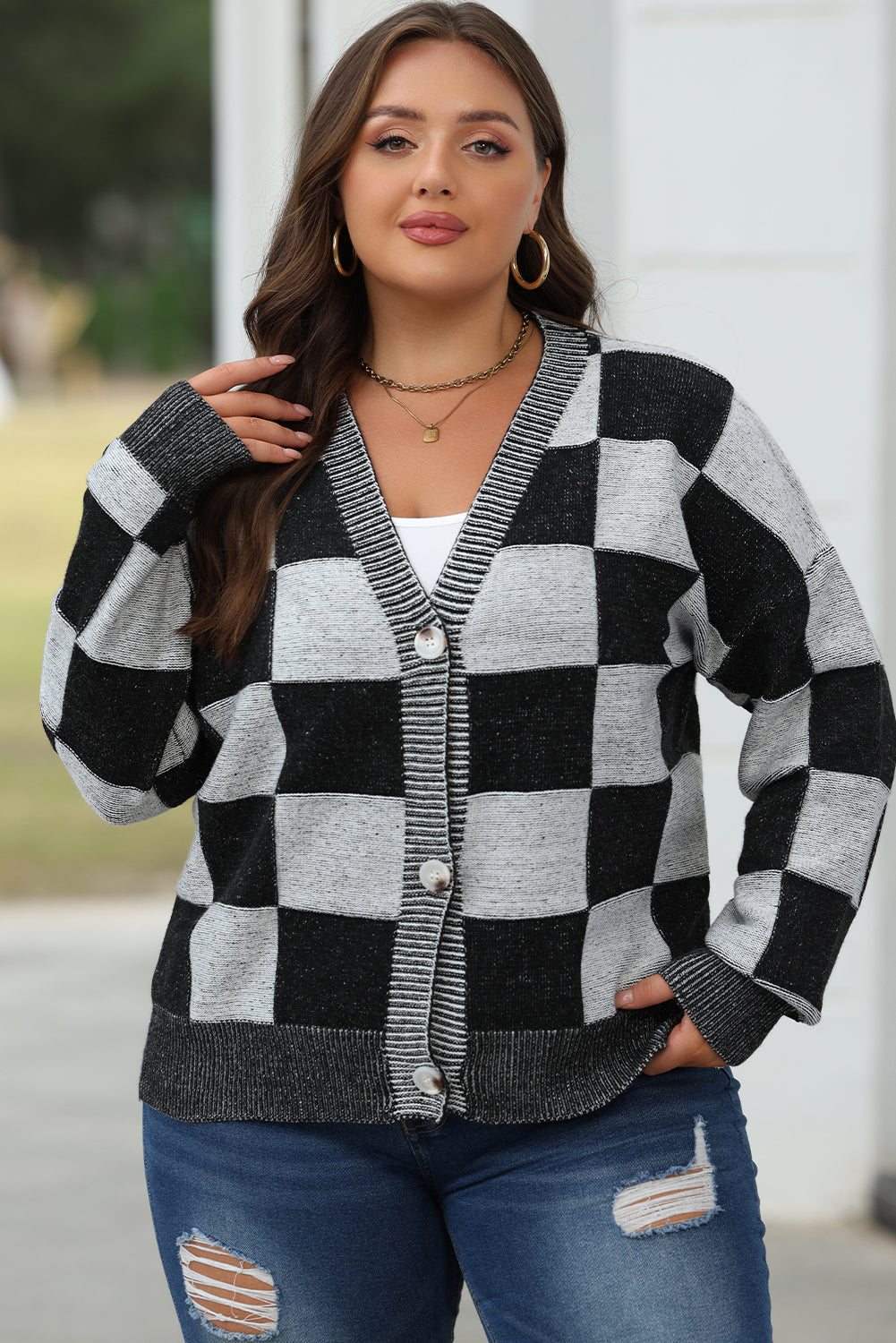 Cardigan noir à carreaux et épaules tombantes boutonné à col en V-A WOMAN WE LOVE