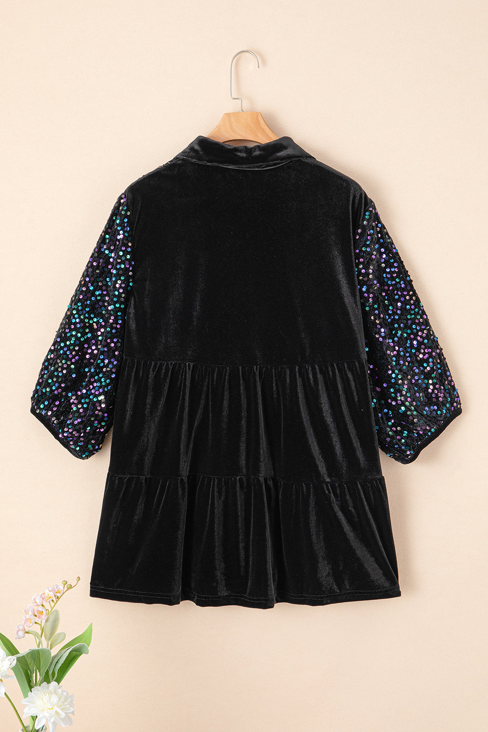 Camicia peplo in vellum con manica a soffitta con paillettes nera