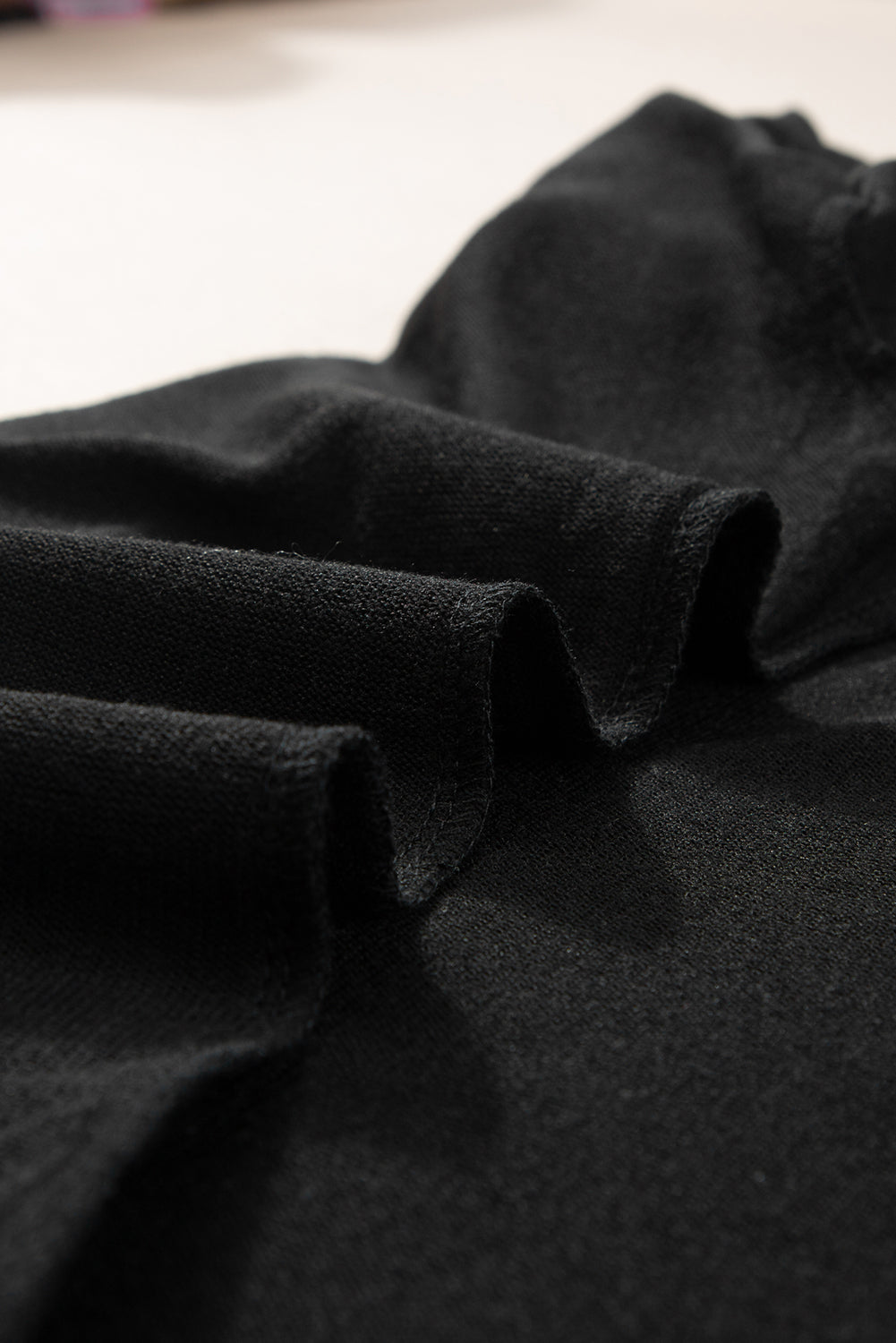 Black t-shirt with ribbed sleeves *