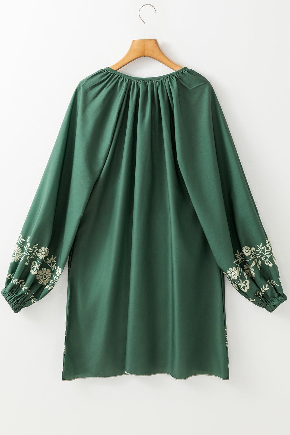 Vestido recto con mangas hinchadas *