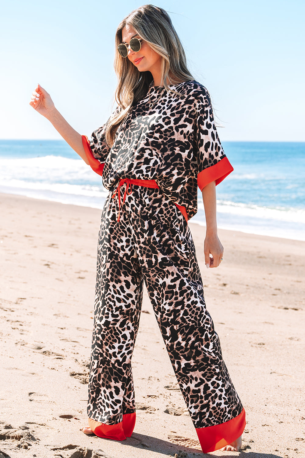 Set of loose cutting pants with contrasting brown color with animal print