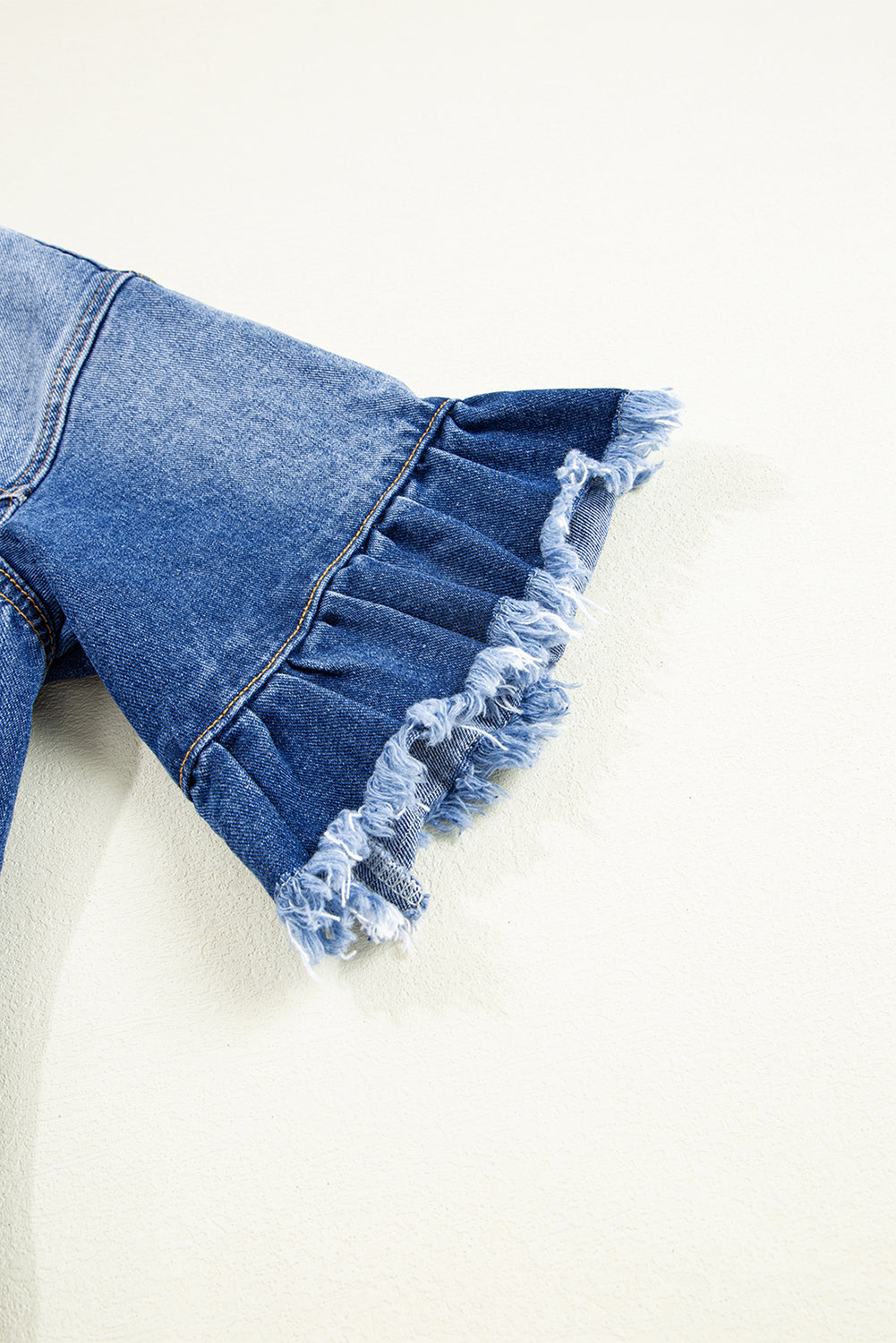 Short -sleeved denim jacket *