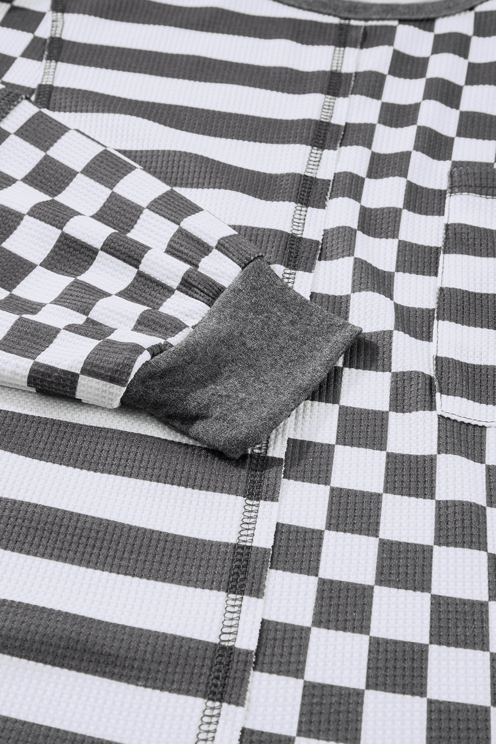 Chemisier gris foncé à poches et manches lanternes en patchwork rayé en damier