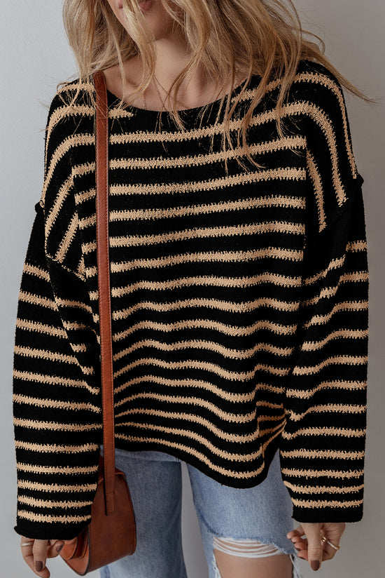 Black full -bodied sweater and drooping shoulders, round neck