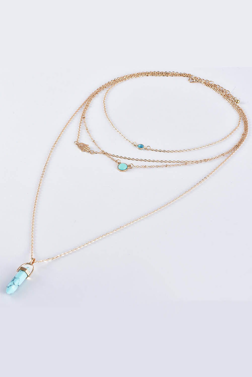 Collier multicouche avec pendentif en pierre précieuse turquoise dorée