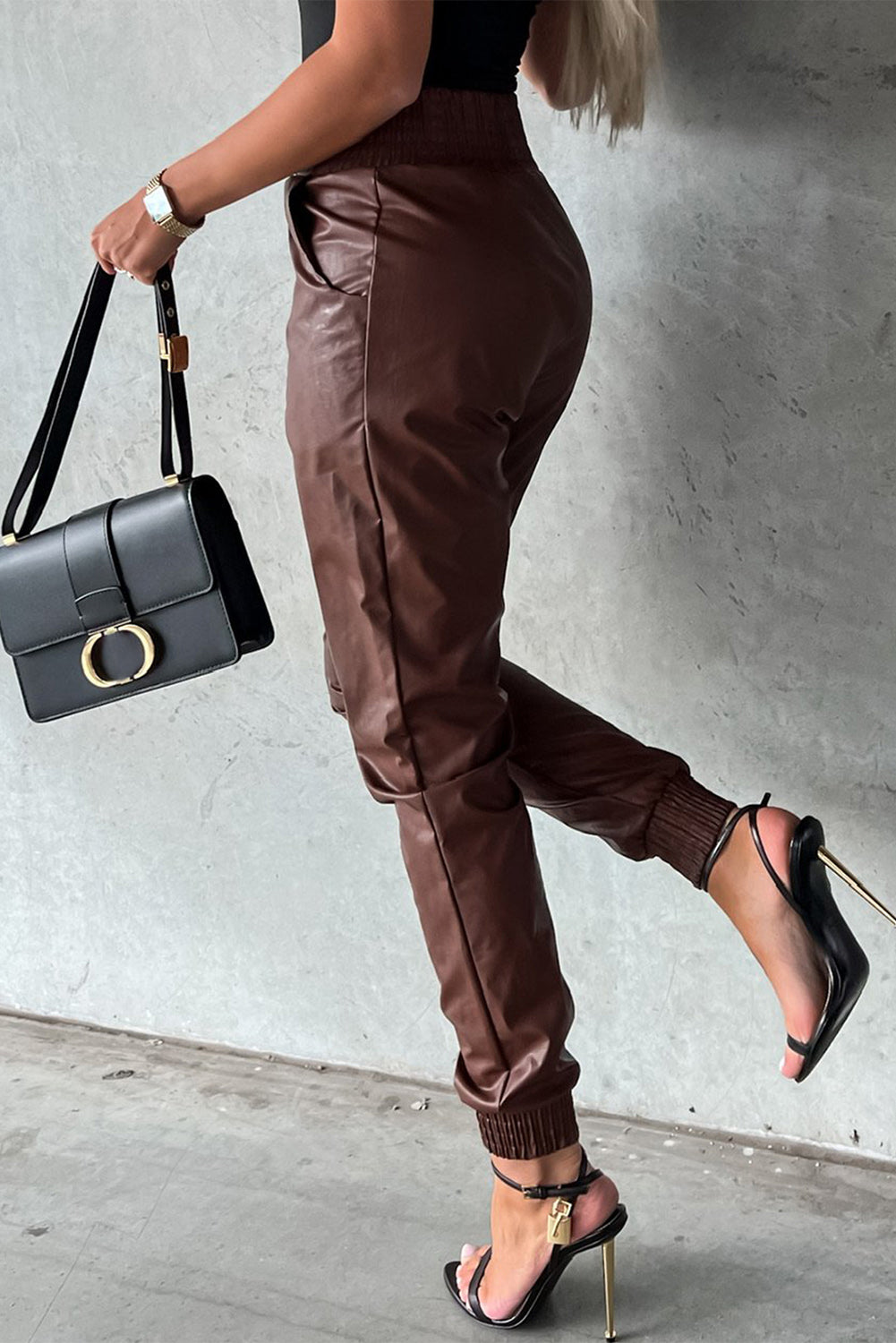Pantalones delgados en cuero con altura de cuero
