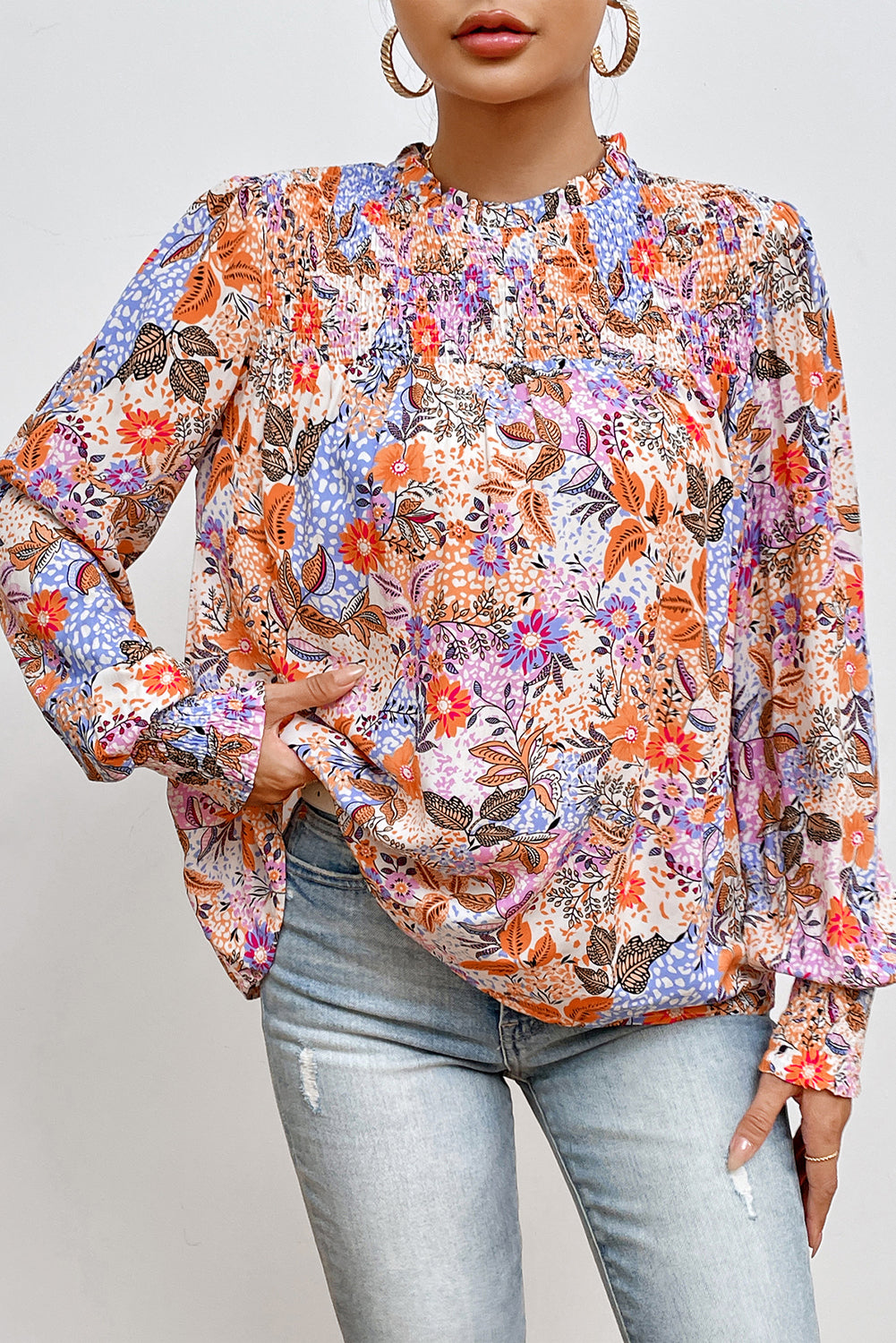 Blouse fleurie multicolore à manches évêque et col rond à volants