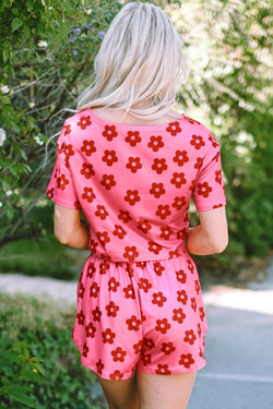 Juego de relajación con camiseta corta y pantalones cortos de estampado floral rosa