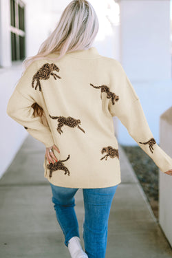 High collar sweater and split hem hem with chepard print