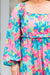 Robe longue à imprimé floral et col carré froncé de grande taille bleu ciel