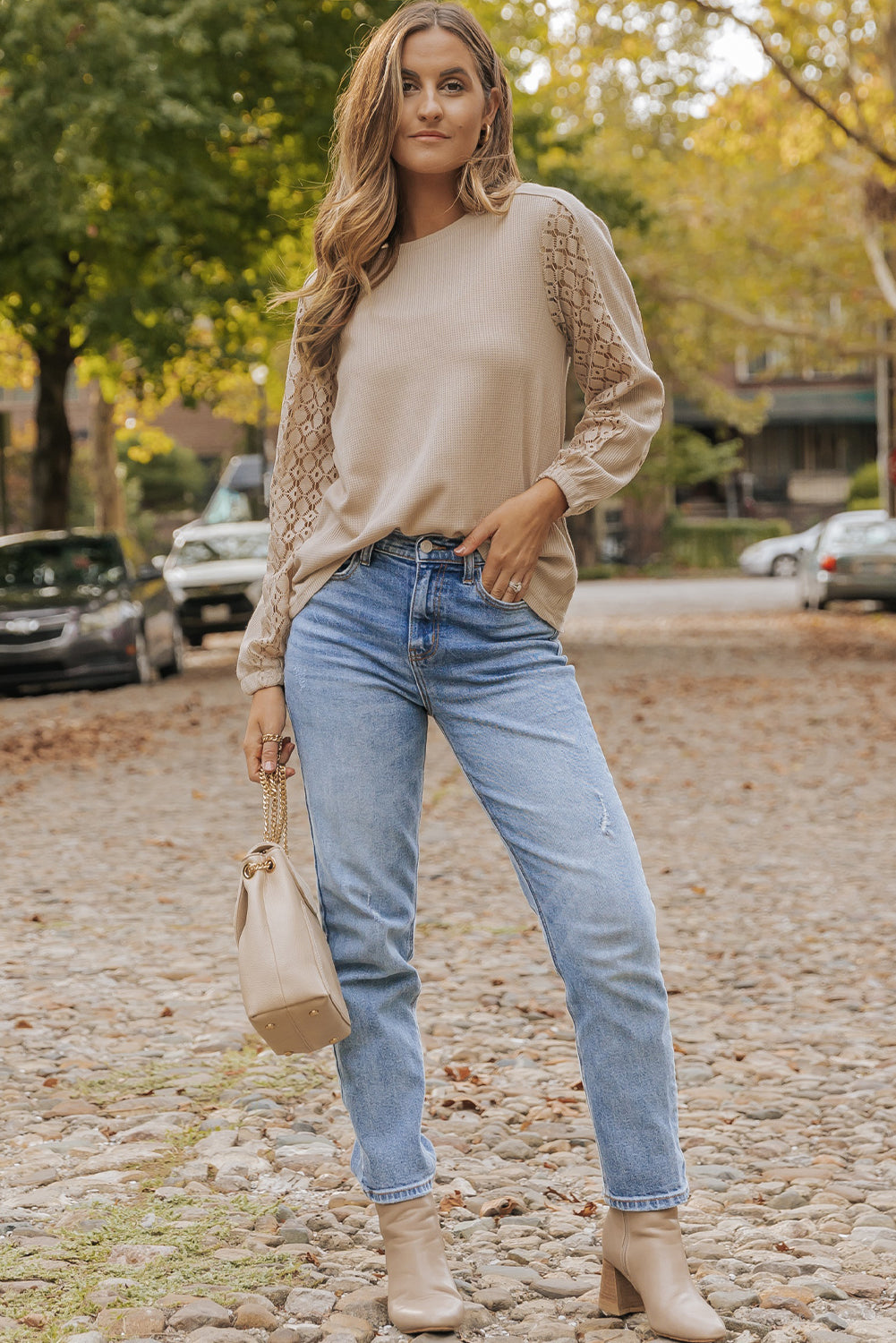 Haut en tricot gaufré à manches patch en dentelle beige français clair