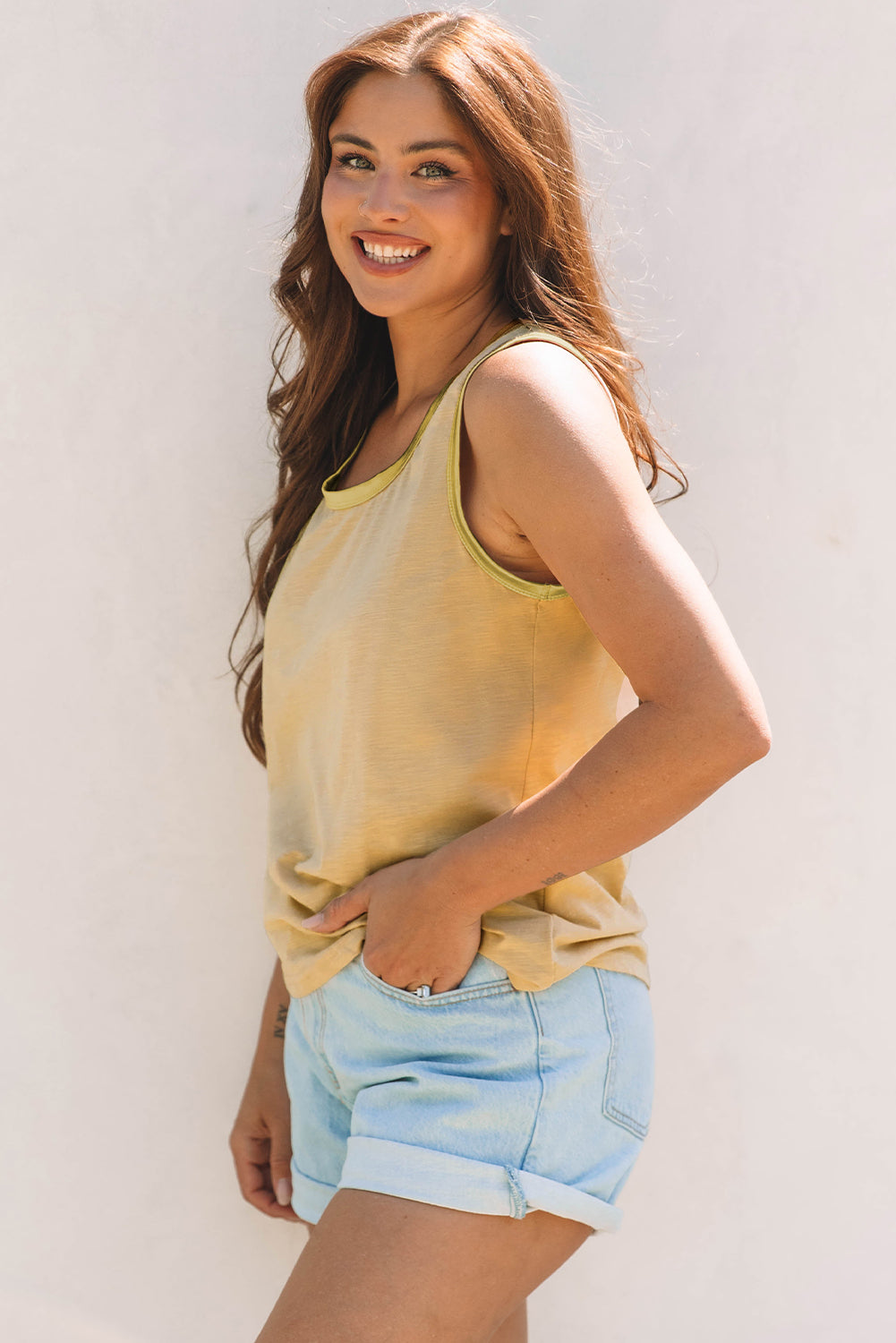 Glamor tank top with shiny metal edge *