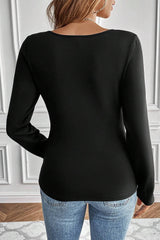 Haut thermique noir uni à encolure dégagée*