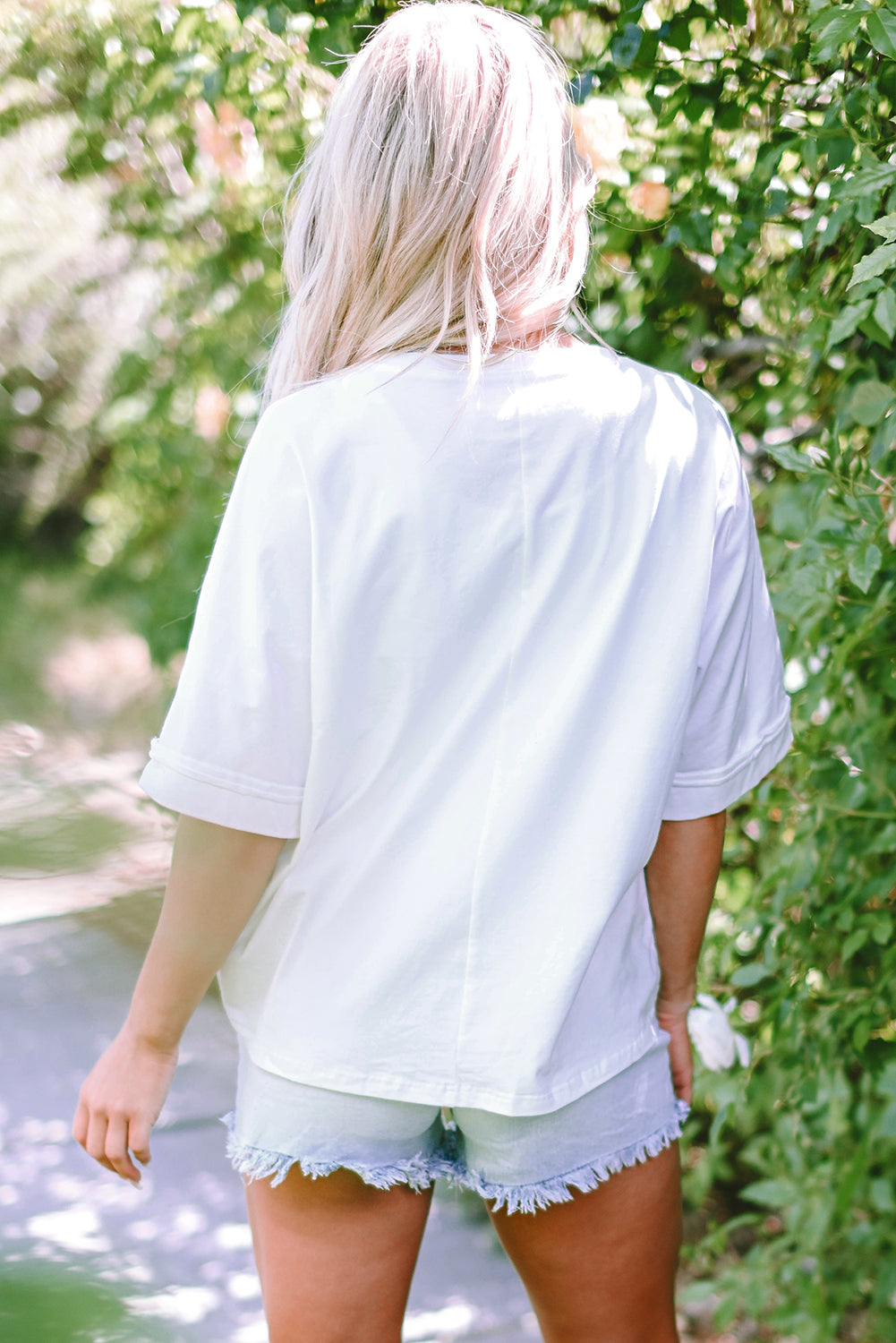 T-shirt blanc à col rond et patchs en chenille MAMA