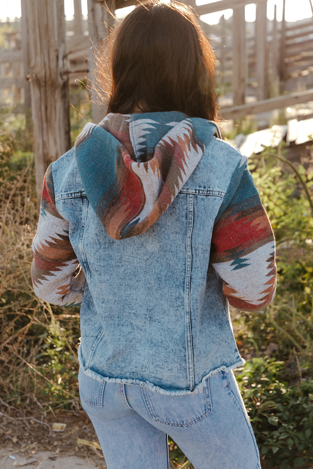 Chaqueta de mezclilla de dobladillo con estampado multicolor aztec