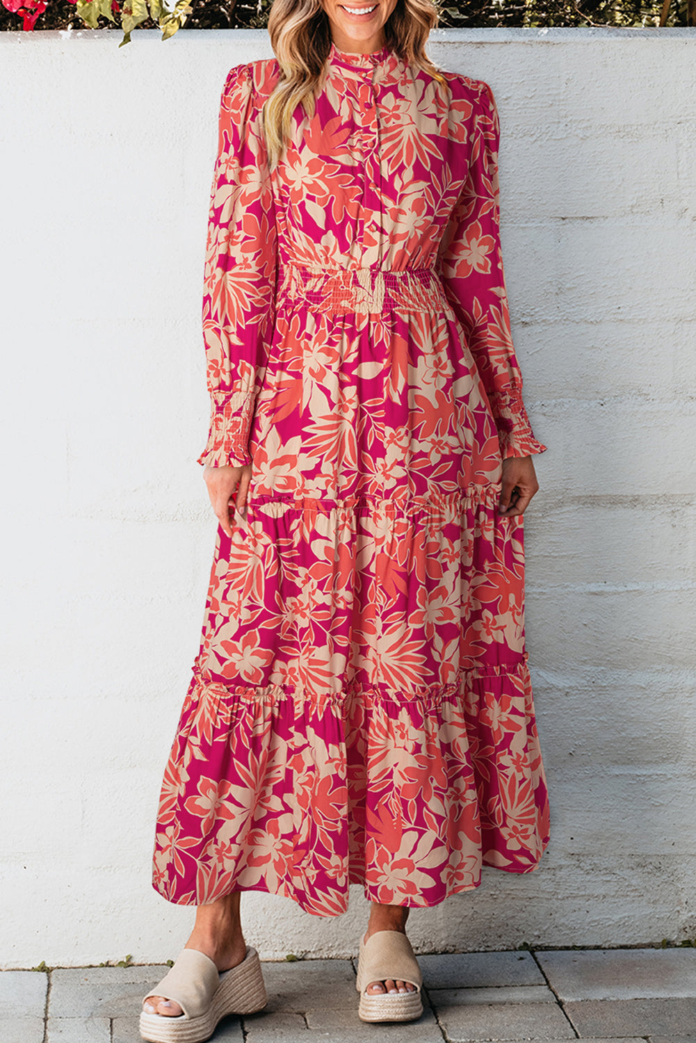 Robe longue taille haute smockée boutonnée à imprimé floral rose