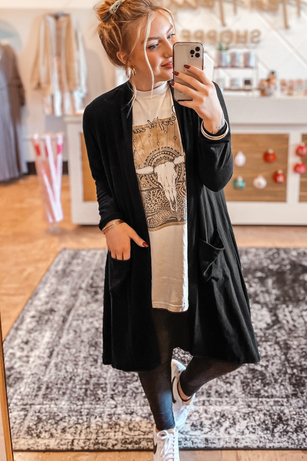 Cardigan noir ouvert sur le devant de couleur unie avec poche