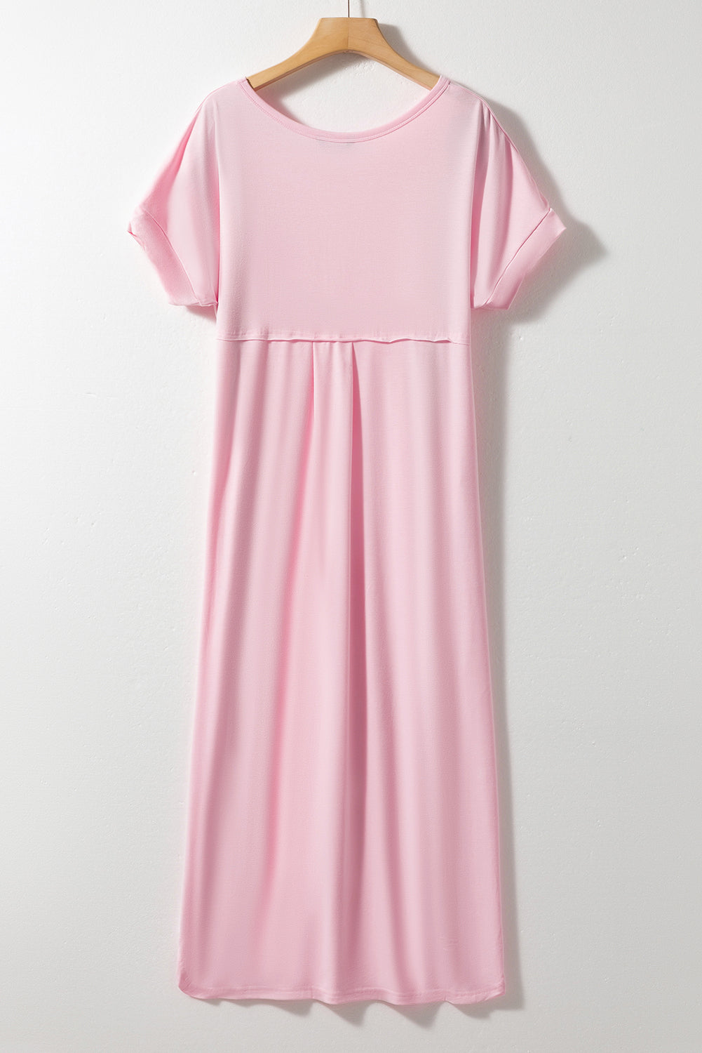 Robe t-shirt longue rose avec poches cachées et col en V