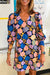 Vestido azul marino con hortensias con estampado floral con obispo y mangas en V -collar