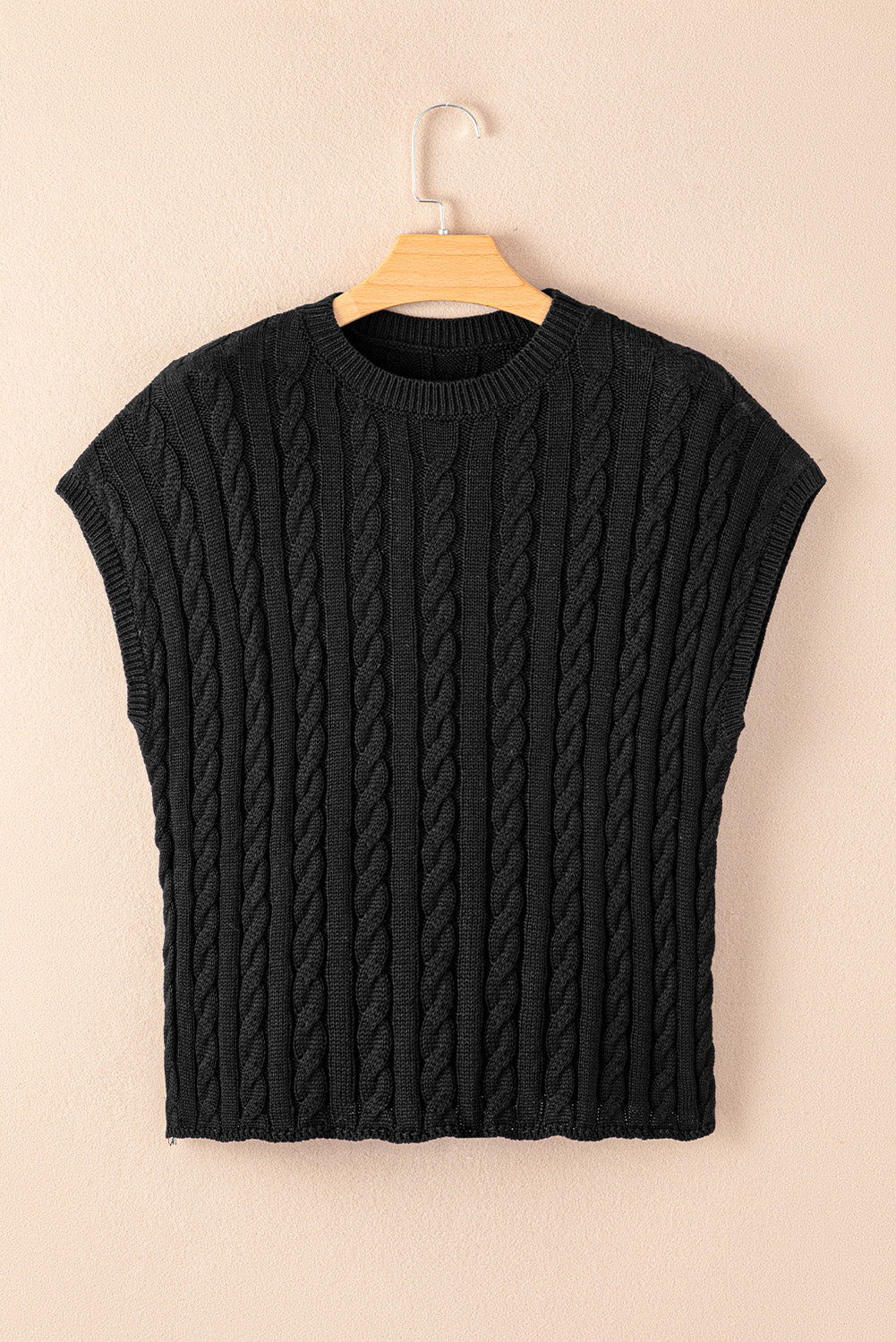 Pull noir à manches courtes et col rond en tricot torsadé