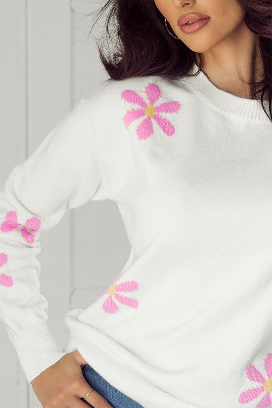 Elegant ribbed sweater with white flower pattern