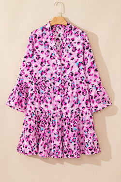 Bouton dress on the front with pink leopard print, 3/4 sleeves and ruffle hem