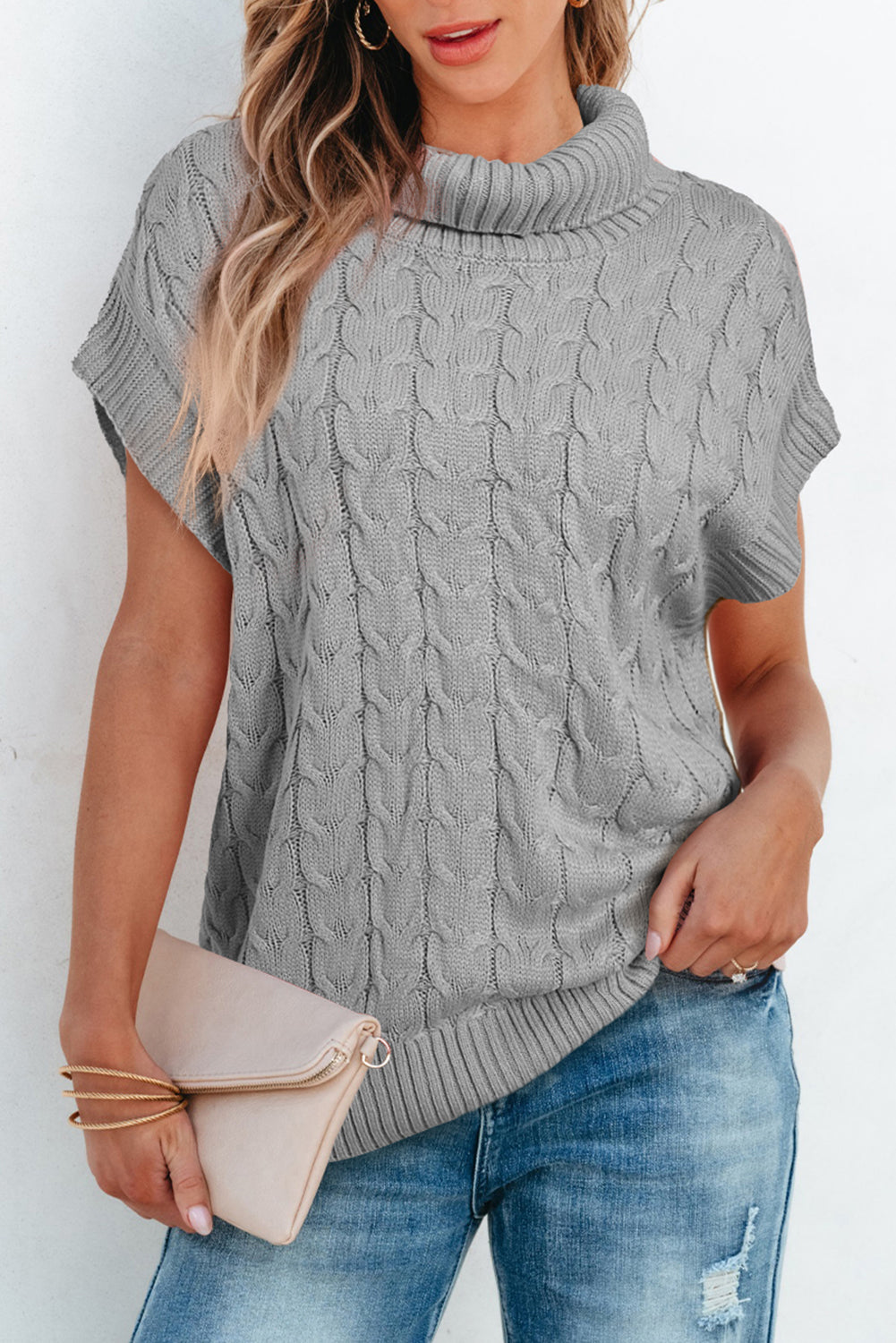 Rolled-collar sweater and bat-sorri-twisted jerk-saving