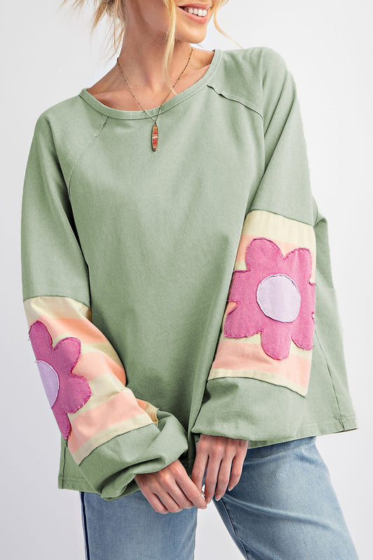 Haut oversize à manches raglan et coutures apparentes en patchwork de fleurs vert fumé